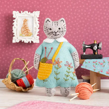 Load image into Gallery viewer, Mrs. Cat Loves Knitting Felt Craft Mini Kit
